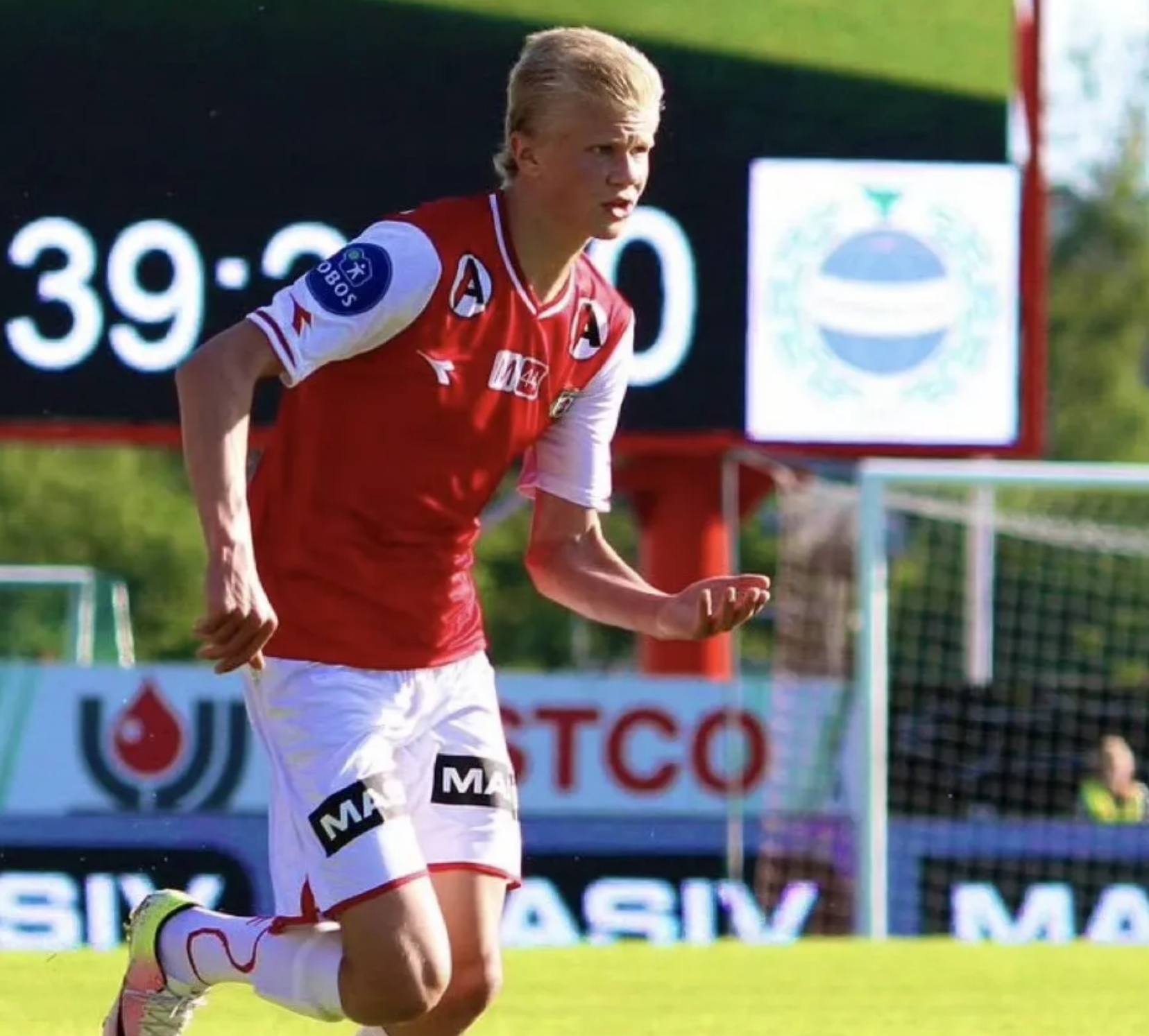 荣获当场最佳球员，奖品是四盒鸡蛋